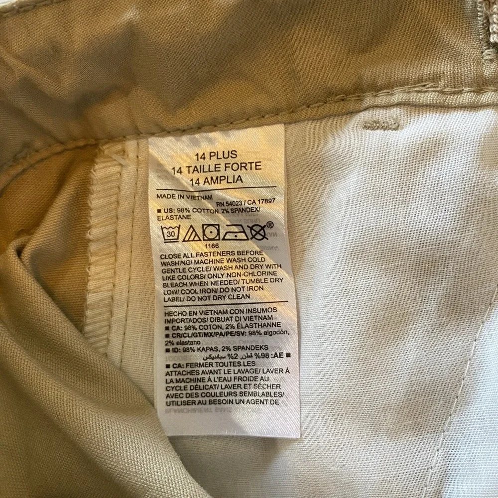NEW Old Navy Girl's Khaki Built‎ In Flex Bermuda Chino Style Shorts Size 14 Plus